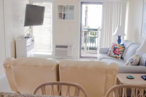 Popular Shore Drive 2 Bedroom Condo - Sleeps 4